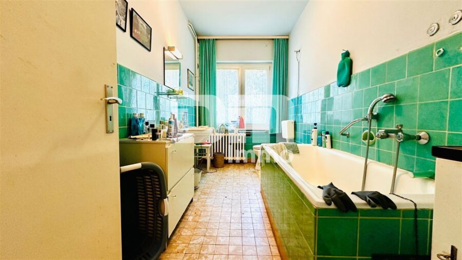 Herrschaftliches Ein- /Zweifamilienhaus BJ 1949 mit großem Garten in Traumlage - EG Badezimmer / Badewanne